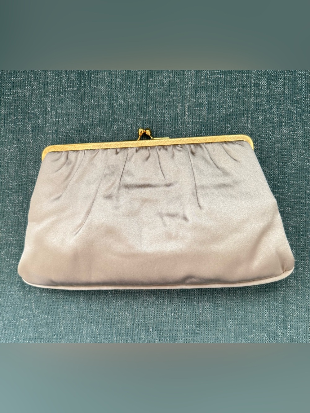 Vintage Magid Champagne/Pale Pink Satin Clutch with Gold Frame Kiss-Lock - Picture 1 of 3